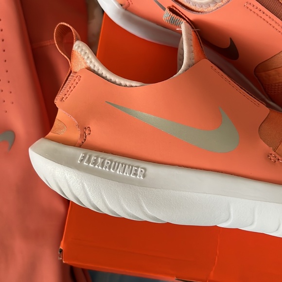 Nike Bundle - Picture 14 of 14